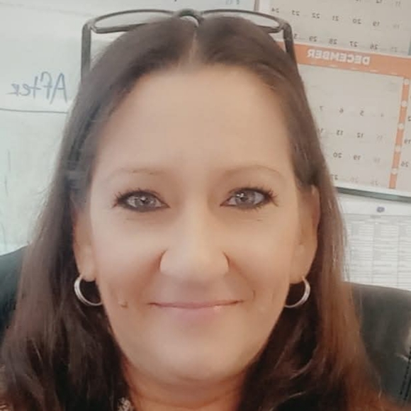 Meet your Posher, Lisa - Picture 2 of 2